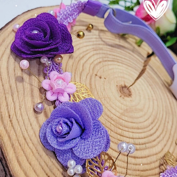 Tiara lilás para bebê com flores