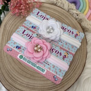 Laço de flor na faixa para bebê