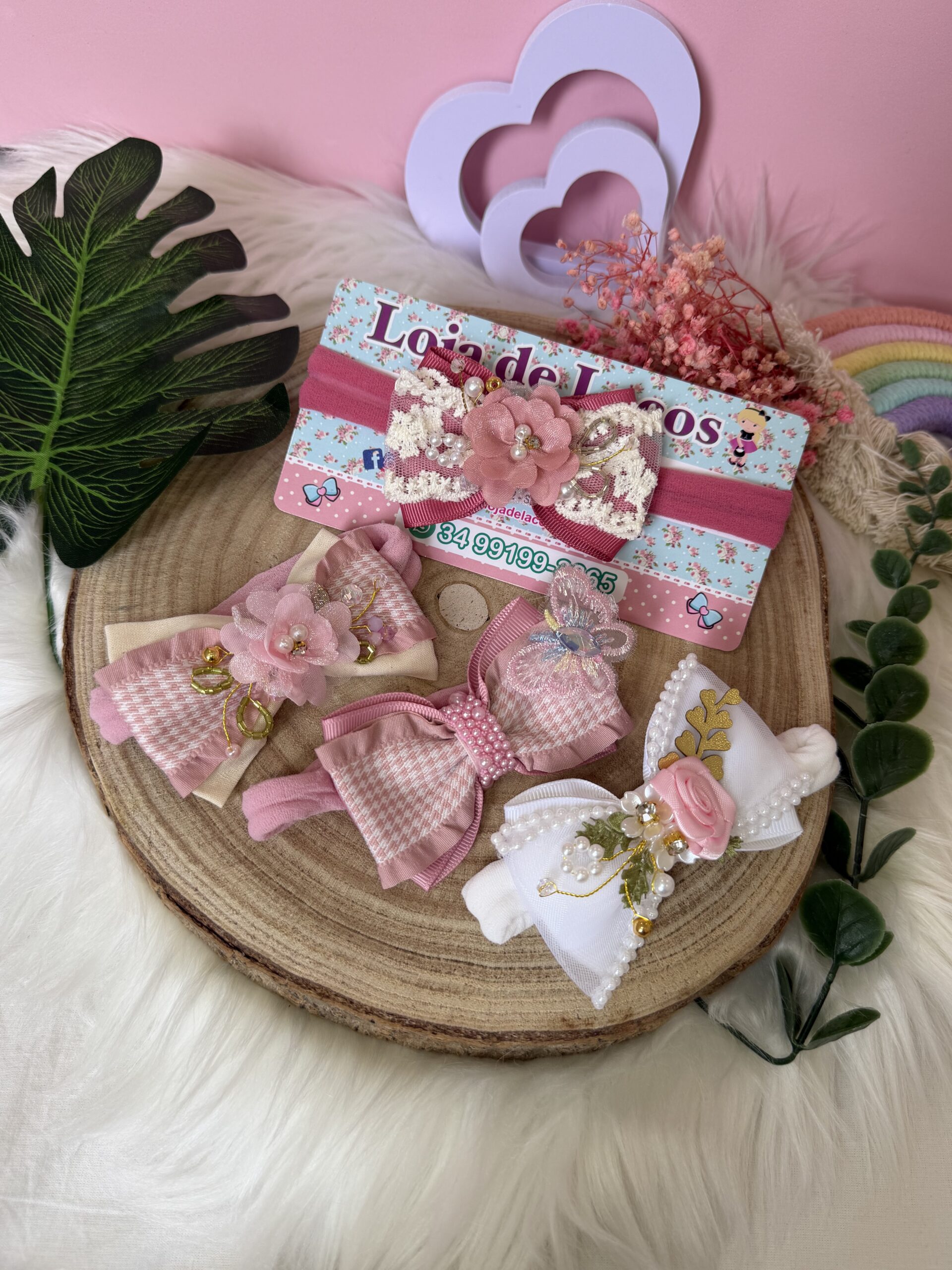 Laço na faixinha para bebê com flores e perólas - Imagem 3
