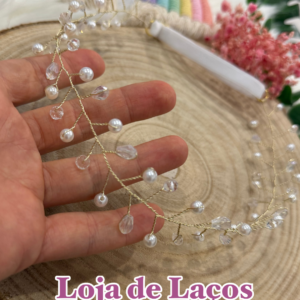 Tiara aramada com pérolas e cristais