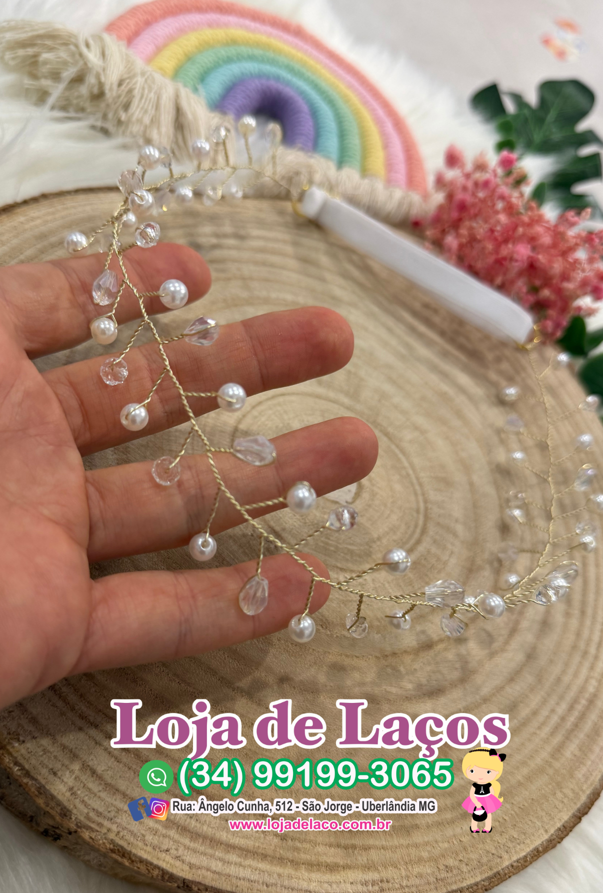 Tiara aramada com pérolas e cristais