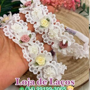 Tiara regulável de renda para aniversário/batizado