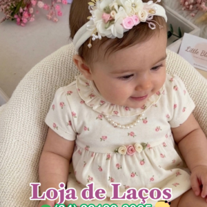 Laço na faixa delicado e linda cor creme