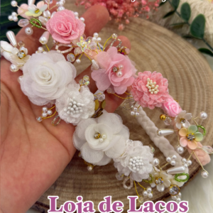 Tira regulável aramada com flores e pérolas